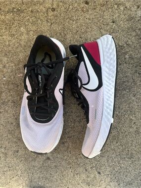 Nike Revolution 5 Iced Lilac (Women's) size 7